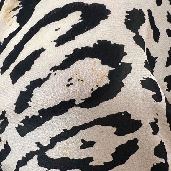 MARCIANO 100% silk blouse size S. Fits perfectly Medium. - Picture 8 of 13